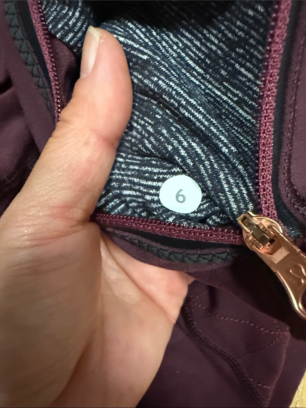 Lululemon fleece Maroon Athletic Leggings with Zipper Pockets size 6 - Picture 3 of 4